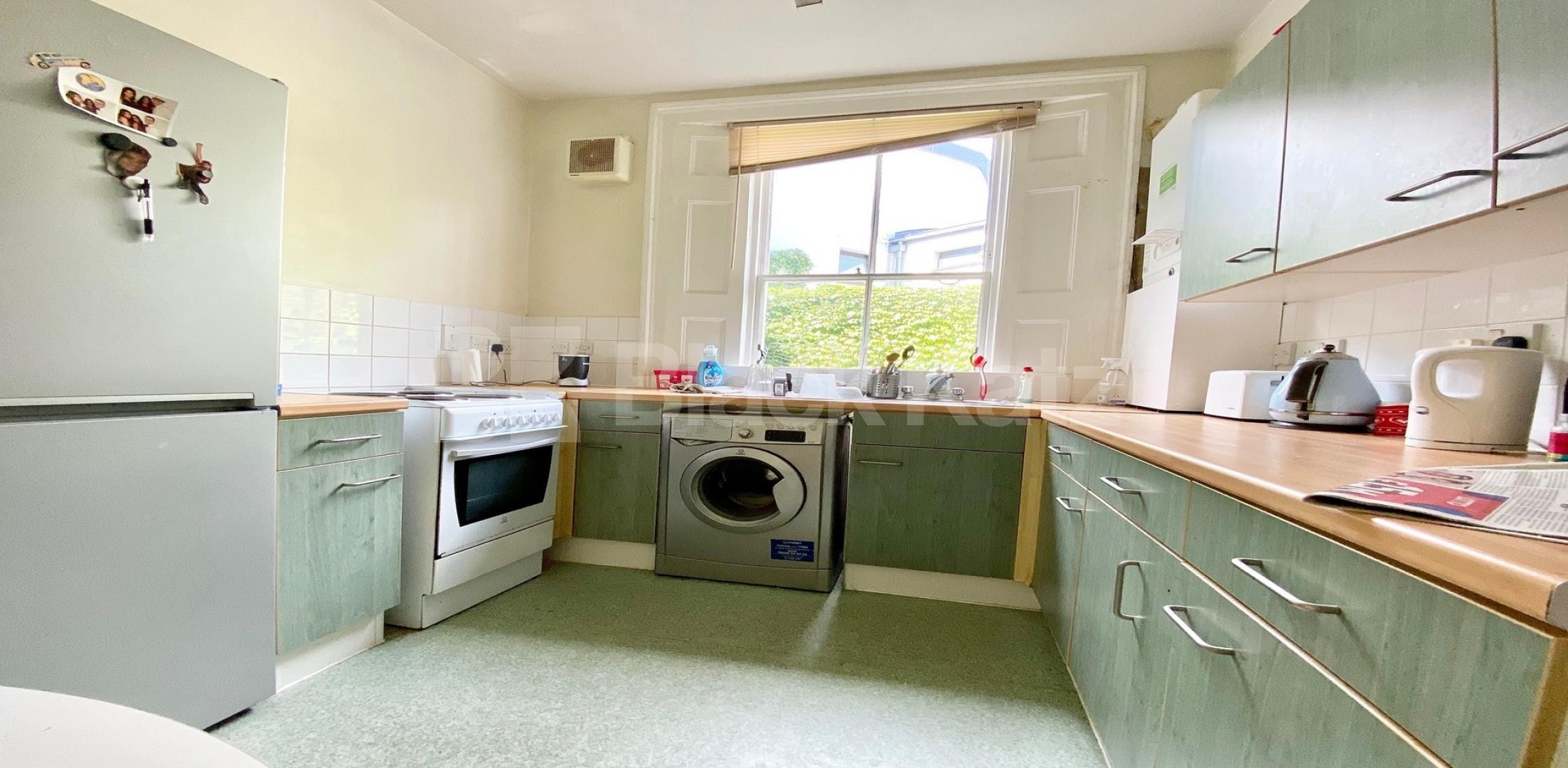 			VIRTUAL TOUR AVAILABLE!, 3 Bedroom, 1 bath, 1 reception Apartment			 Remington Street, ANGEL 